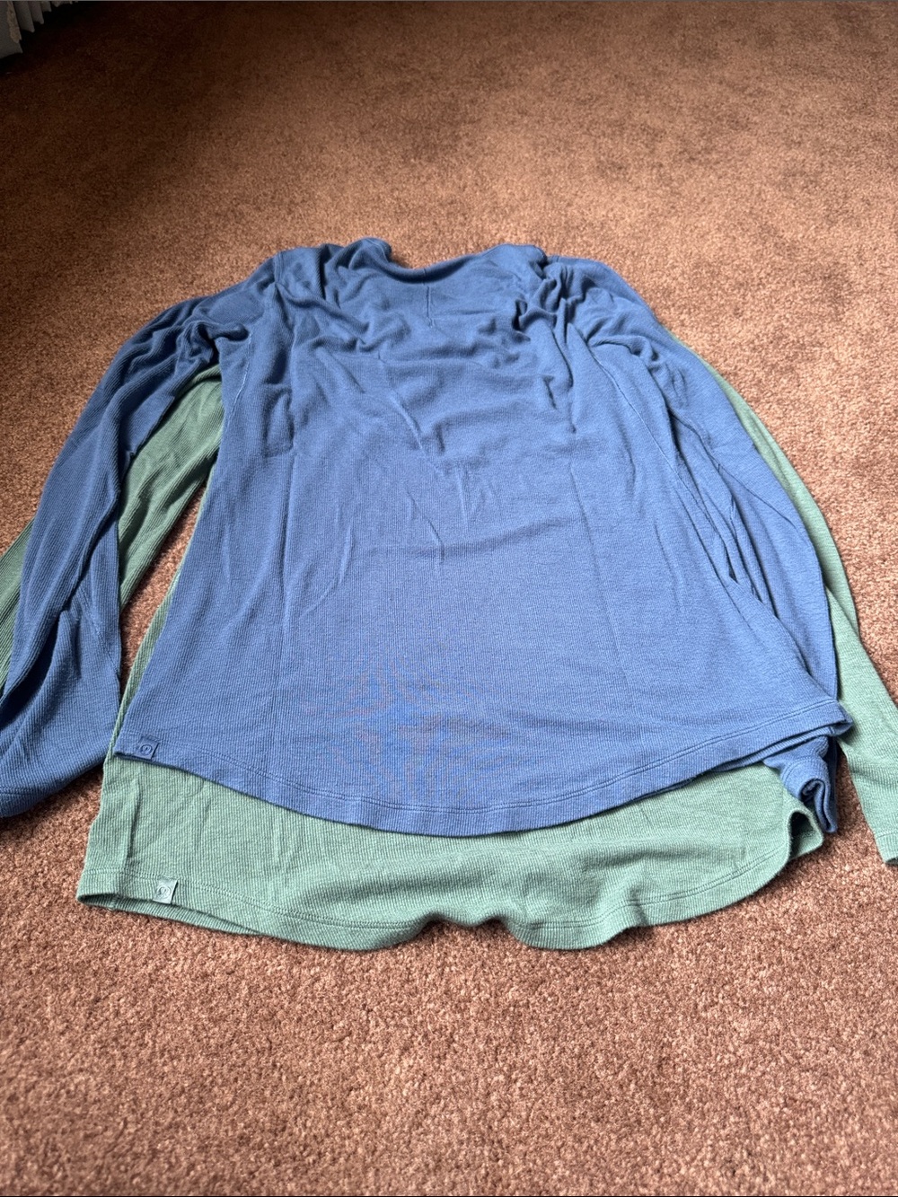 Lululemon women Long Sleeve Thermal Shirt - Blue and Green